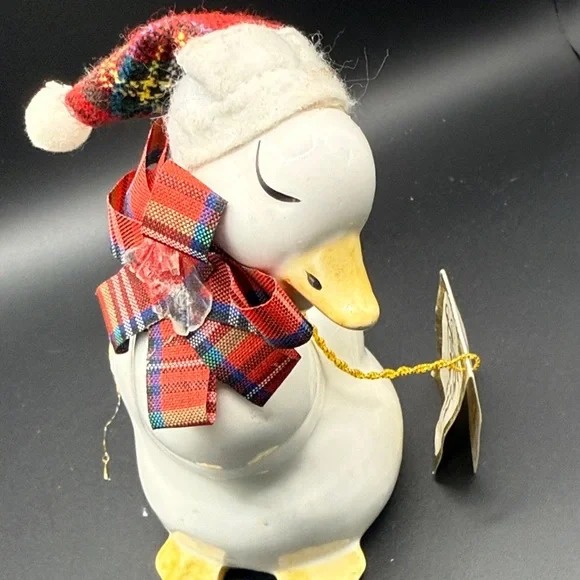 Vintage porcelain ceramic Duck with Santa Hat 1987 - Picture 4 of 4
